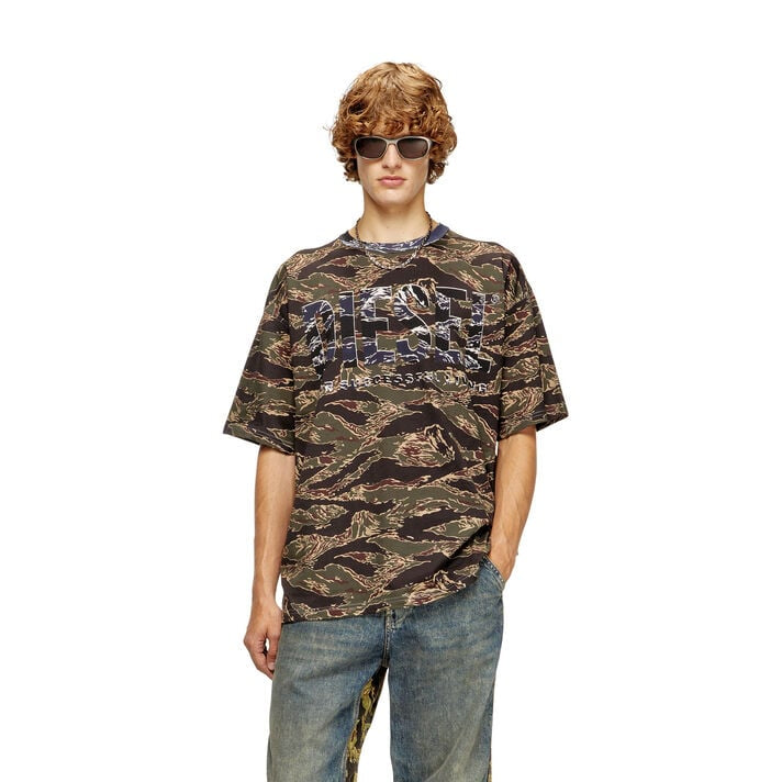 Camo T-shirt with camo logo
